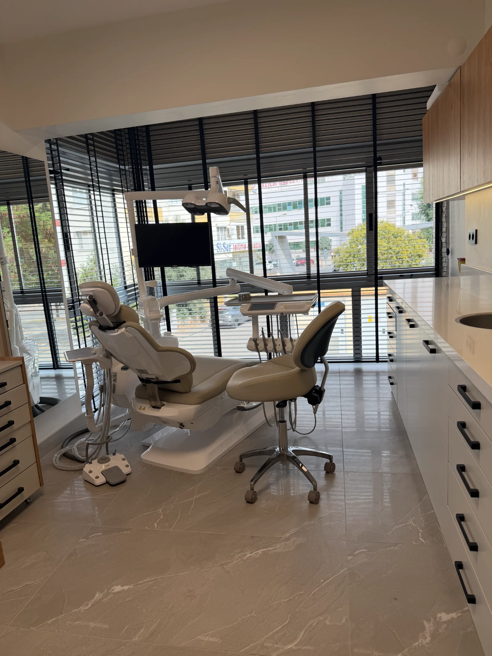 Modern Klinik Ünitesi (Oda 1)